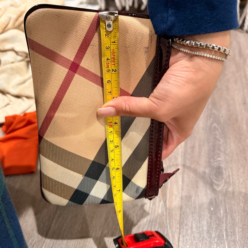 Burberry Wristlet Classic Plaid Pattern - Picture 8 of 9